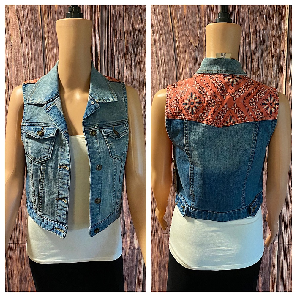 Forever 21 size small NWT light wash denim jean red paisley boho casual